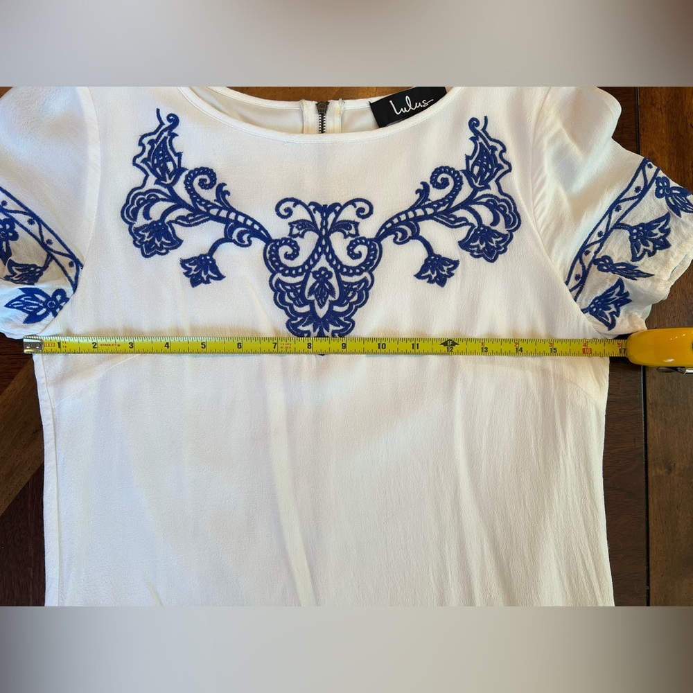 💙 Lulu’s Embroidered dress - Picture 7 of 11